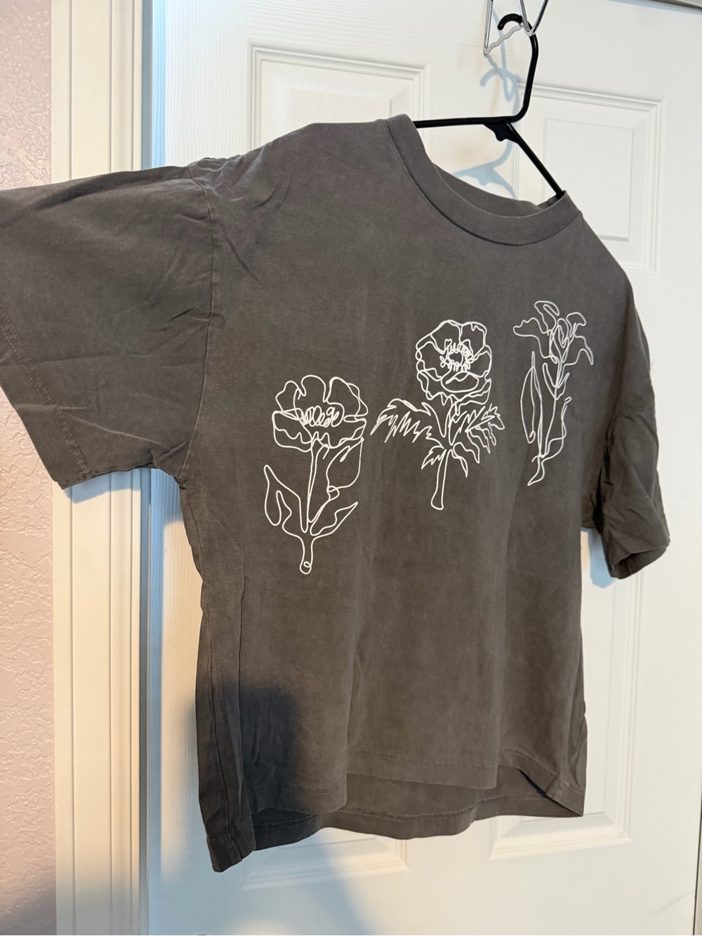 Graphic Floral Short Sleeve Tee - Charcoal Gray